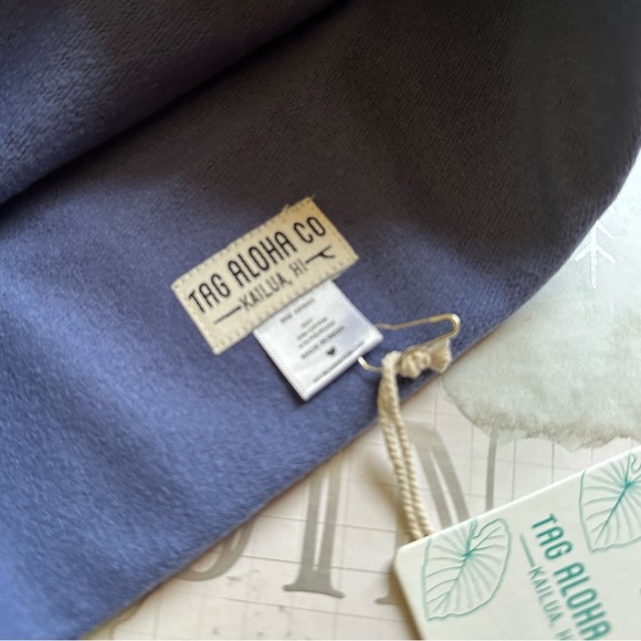 Tag Aloha Hibiscus Beanie - Picture 8 of 11